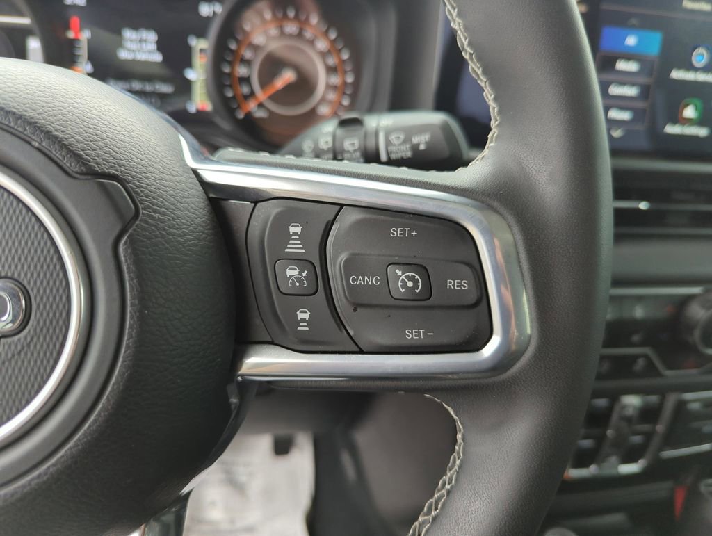 Used 2025 Jeep Wrangler Unlimited Sahara AWD/4WD image 38