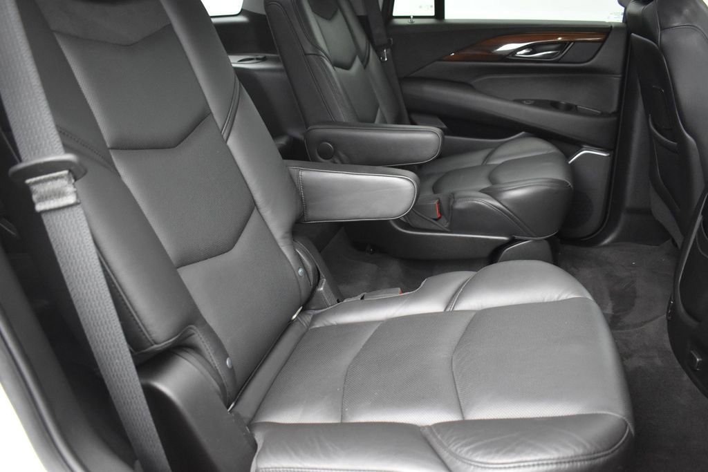Used 2020 Cadillac Escalade Luxury w/ LPO, Radiant Package AWD/4WD image 35