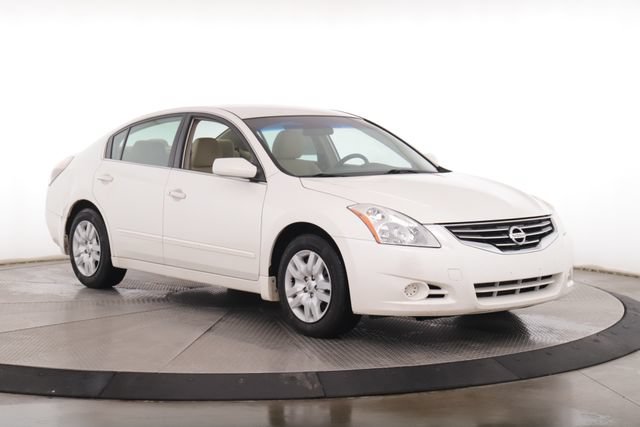 Used 2010 Nissan Altima 2.5 S FWD image 2