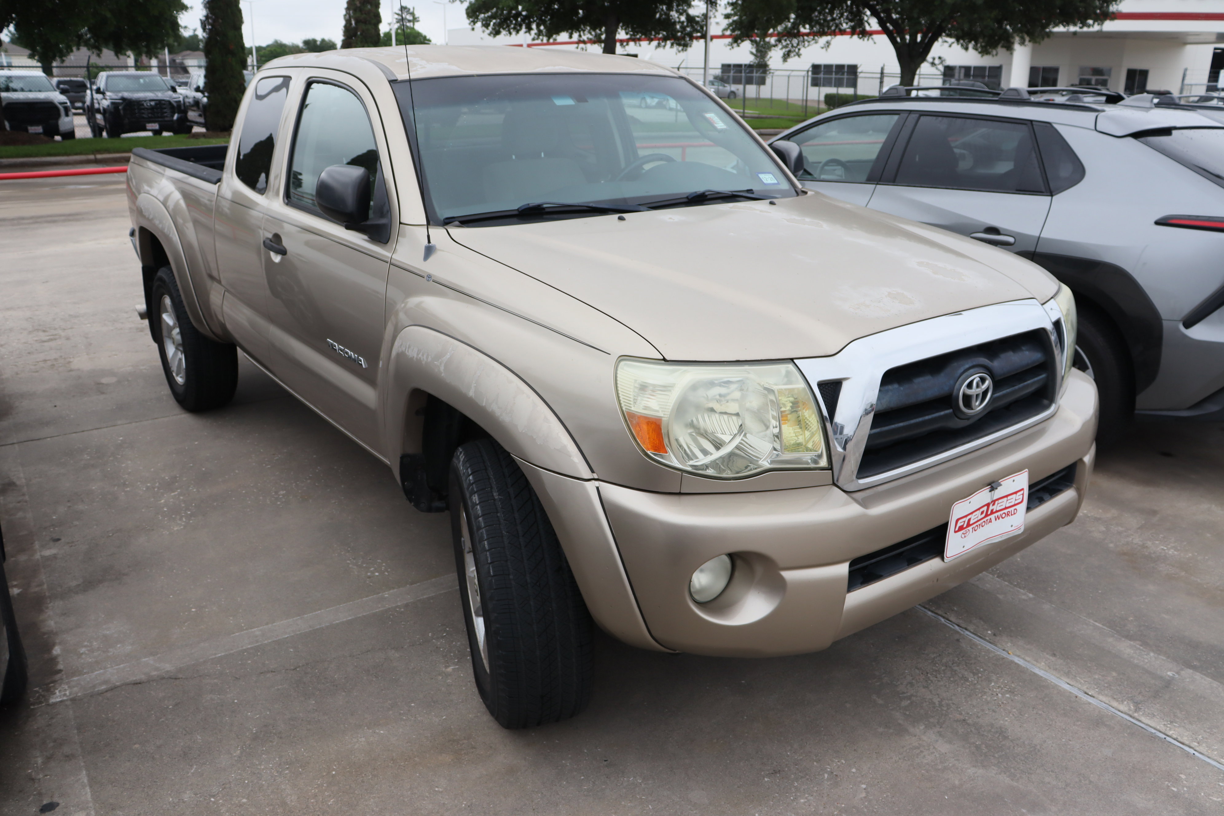 Used 2005 Toyota Tacoma PreRunner RWD image 2