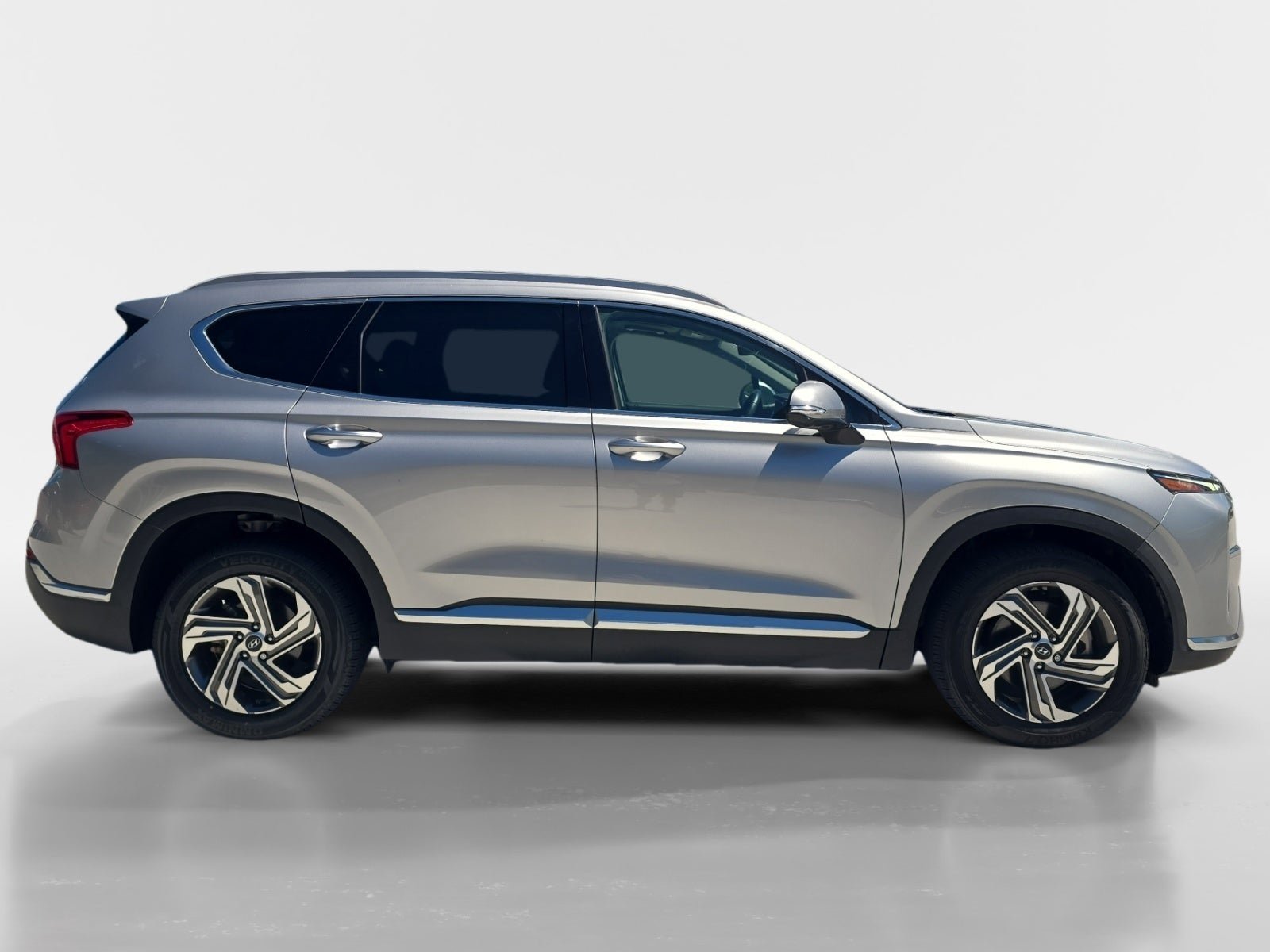 Used 2023 Hyundai Santa Fe SEL w/ Premium Package FWD image 2