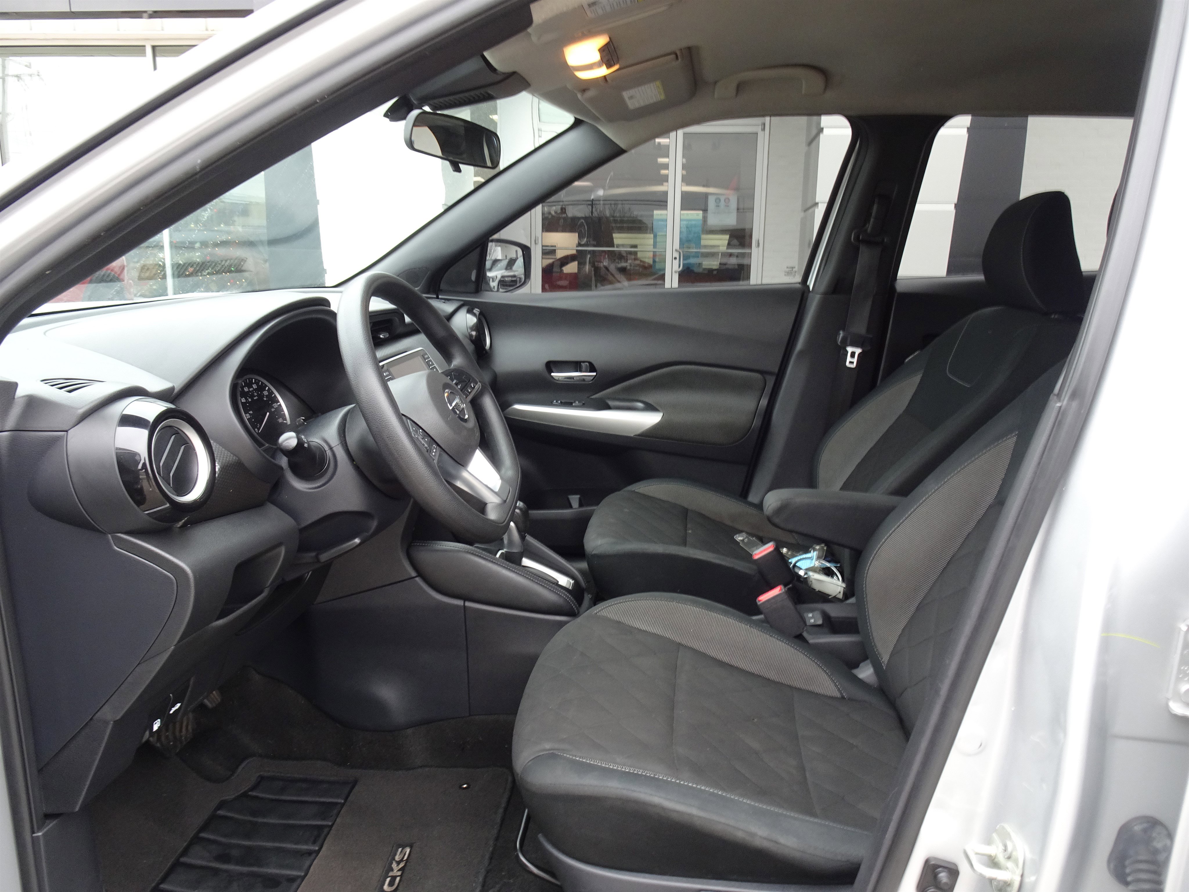 Used 2020 Nissan Kicks SV image 8