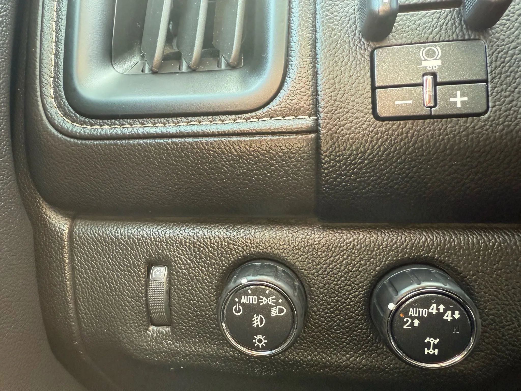 Used 2017 GMC Canyon Denali image 14