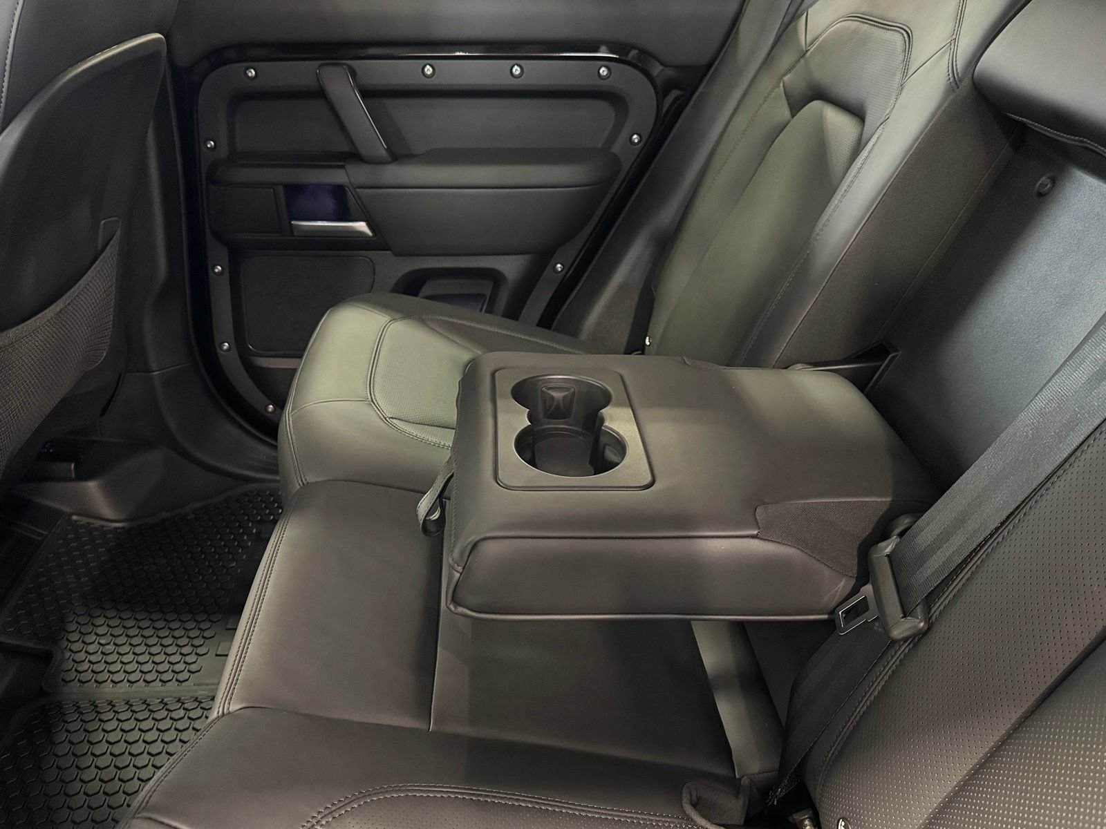 New 2026 Land Rover Defender 110 X-Dynamic SE AWD/4WD image 36
