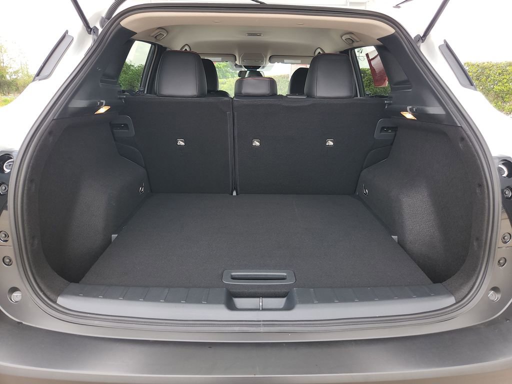 Certified 2025 Nissan Kicks SR image 13