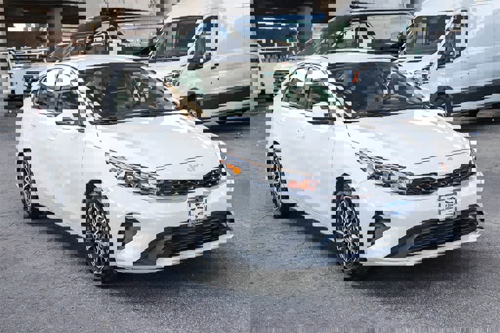 Used 2023 Kia Forte LXS w/ LXS Technology Package image 3