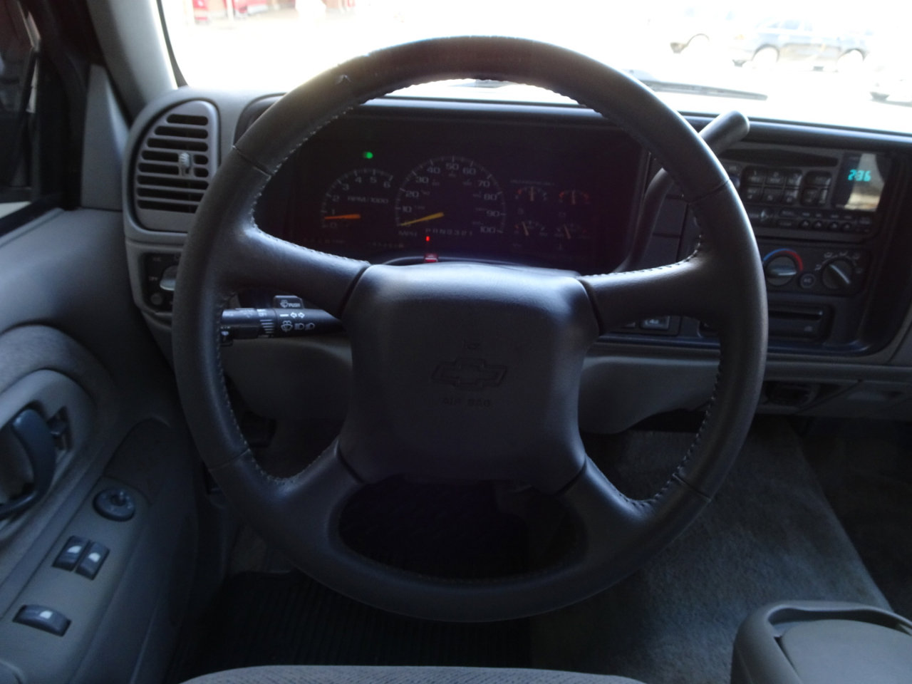 Used 1999 Chevrolet Tahoe 4WD 2-Door w/ Preferred Equipment Group image 17