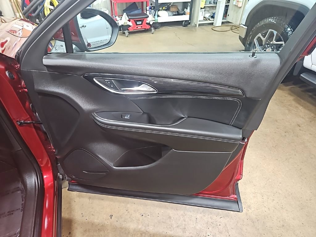 Used 2023 Buick Envision Essence image 30