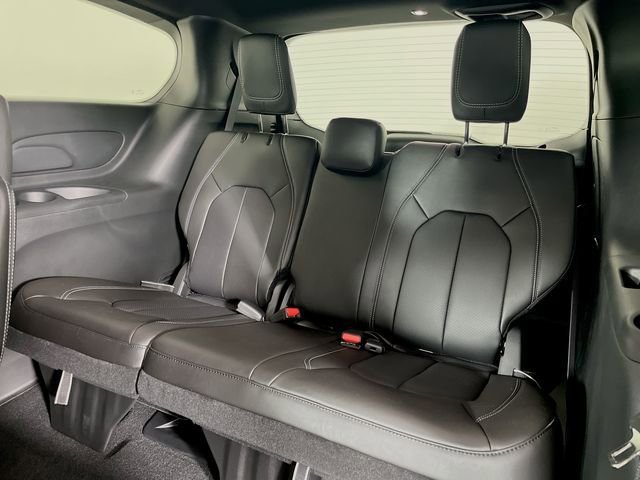 New 2026 Chrysler Pacifica Select image 24