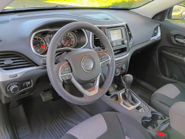 Used 2014 Jeep Cherokee Sport FWD image 27