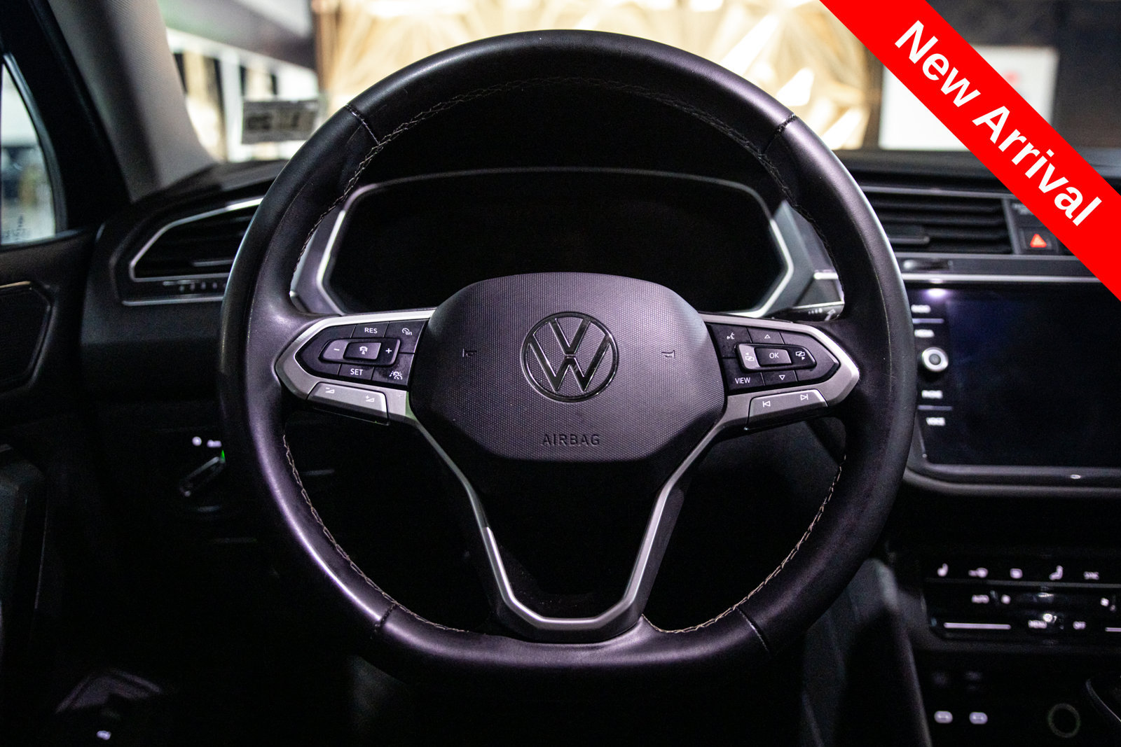 Used 2024 Volkswagen Tiguan SE AWD/4WD image 18