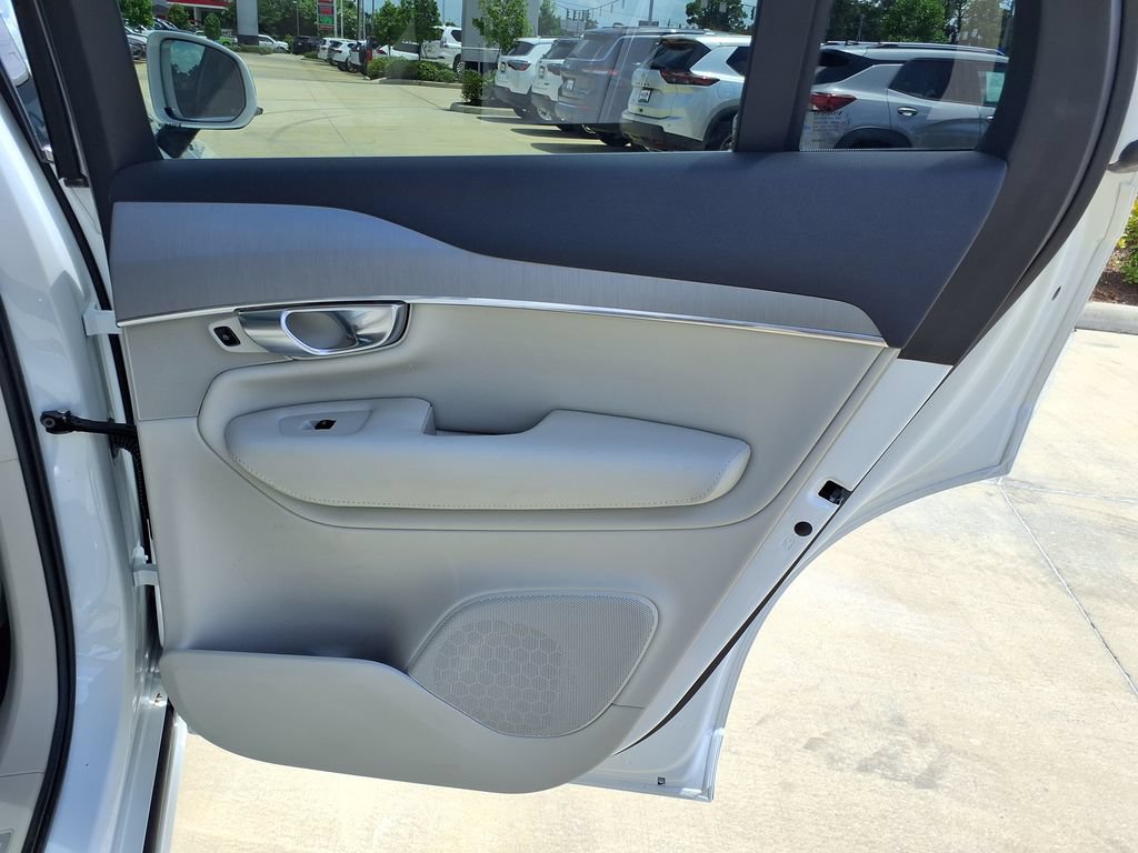 Used 2025 Volvo XC90 B5 Core AWD/4WD image 22