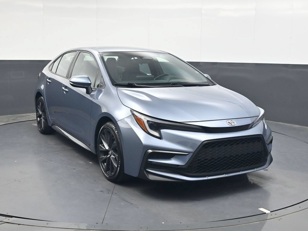 Used 2023 Toyota Corolla SE FWD image 2