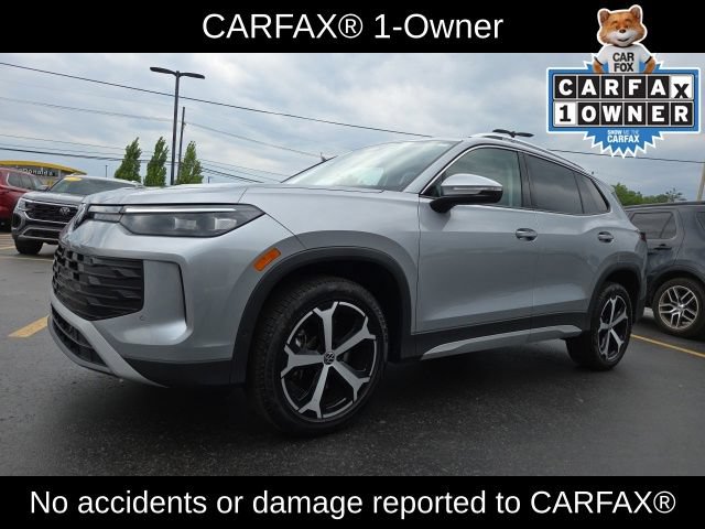 Used 2025 Volkswagen Tiguan SE AWD/4WD image 3