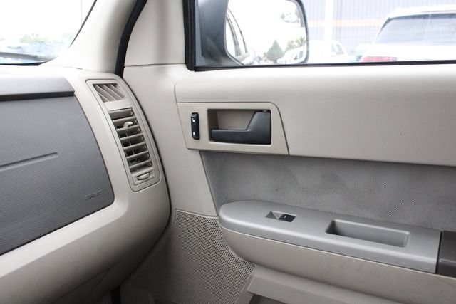 Used 2010 Ford Escape XLT AWD/4WD image 18