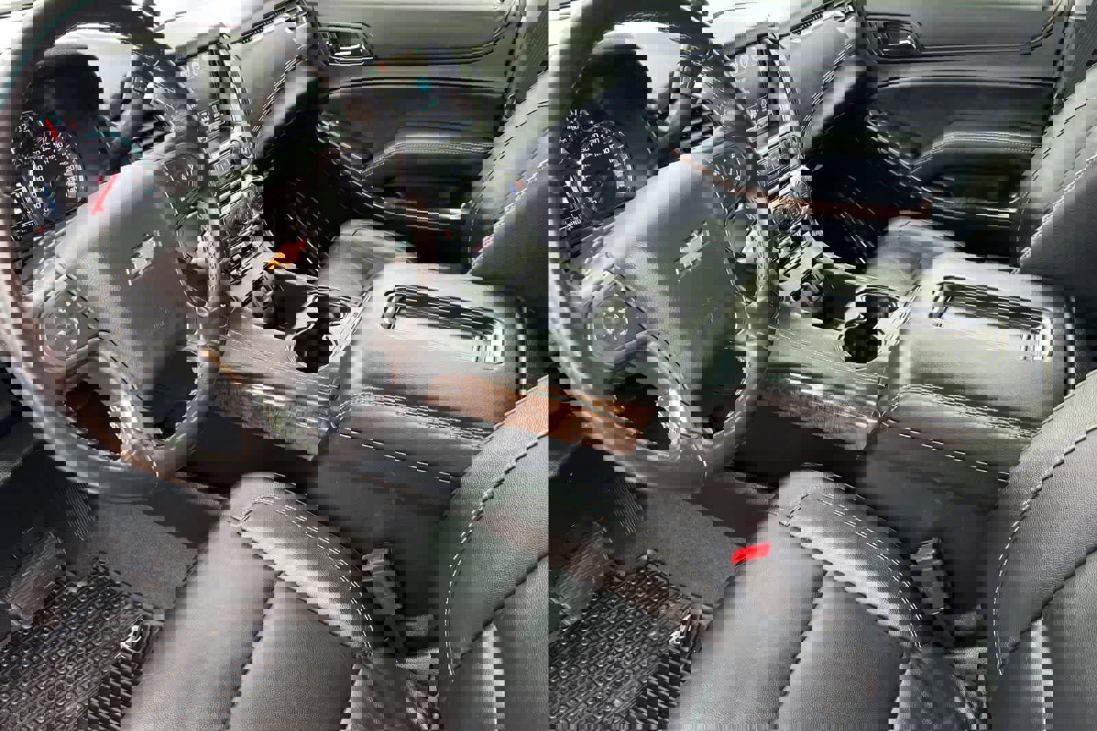 Used 2019 Chevrolet Suburban LT image 12