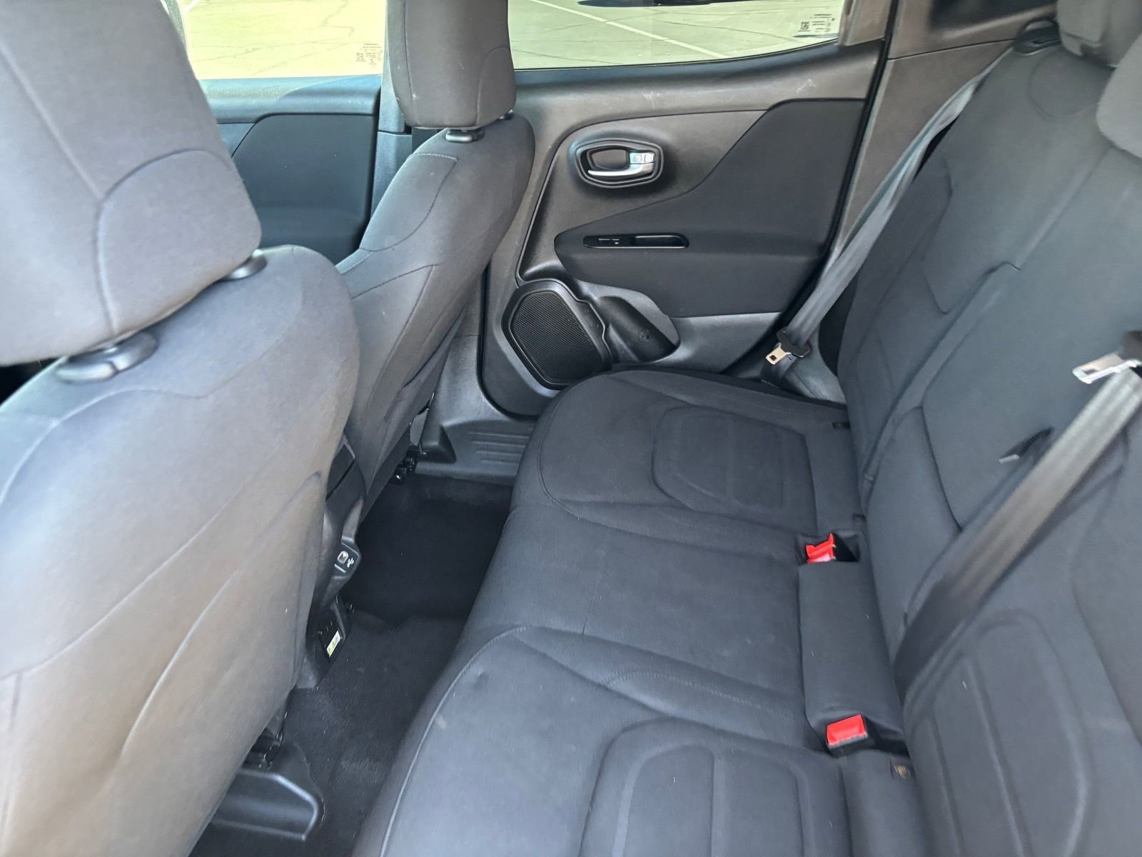 Used 2019 Jeep Renegade Latitude w/ Popular Equipment Group image 18