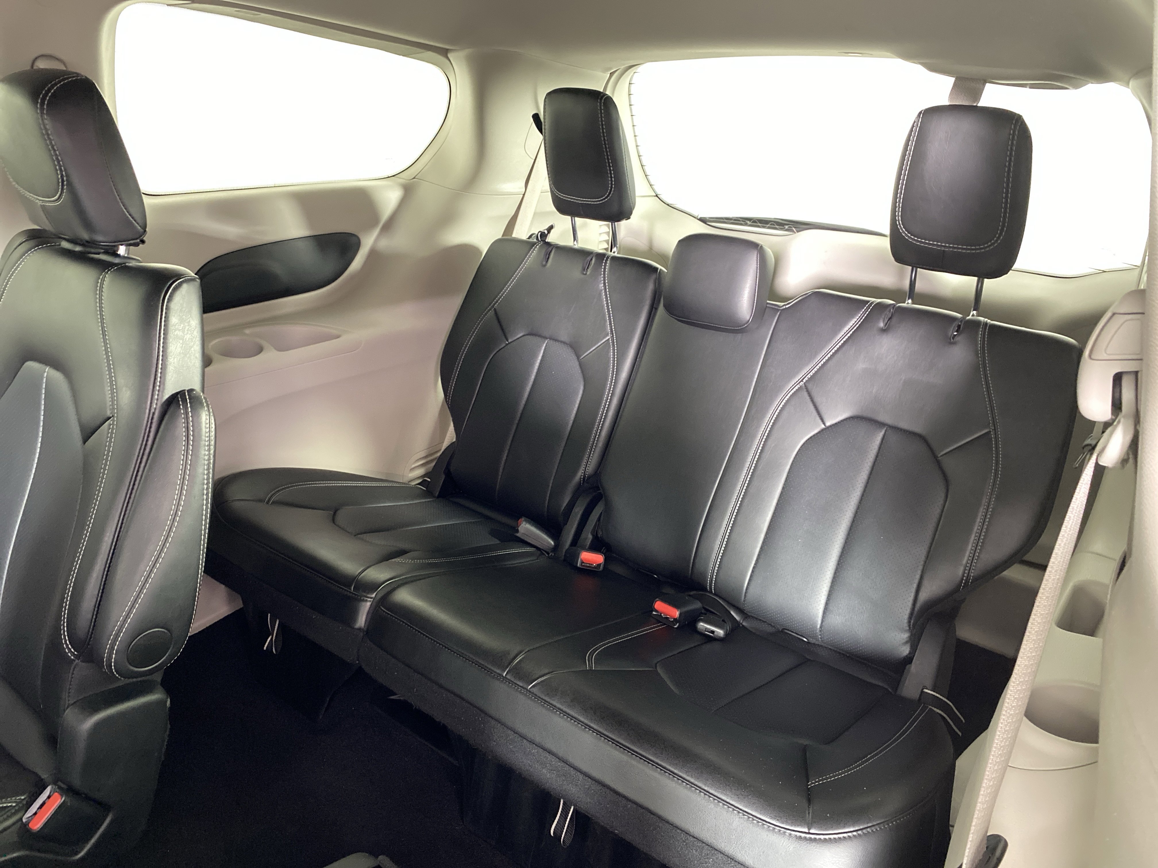 Used 2024 Chrysler Pacifica Touring-L image 33