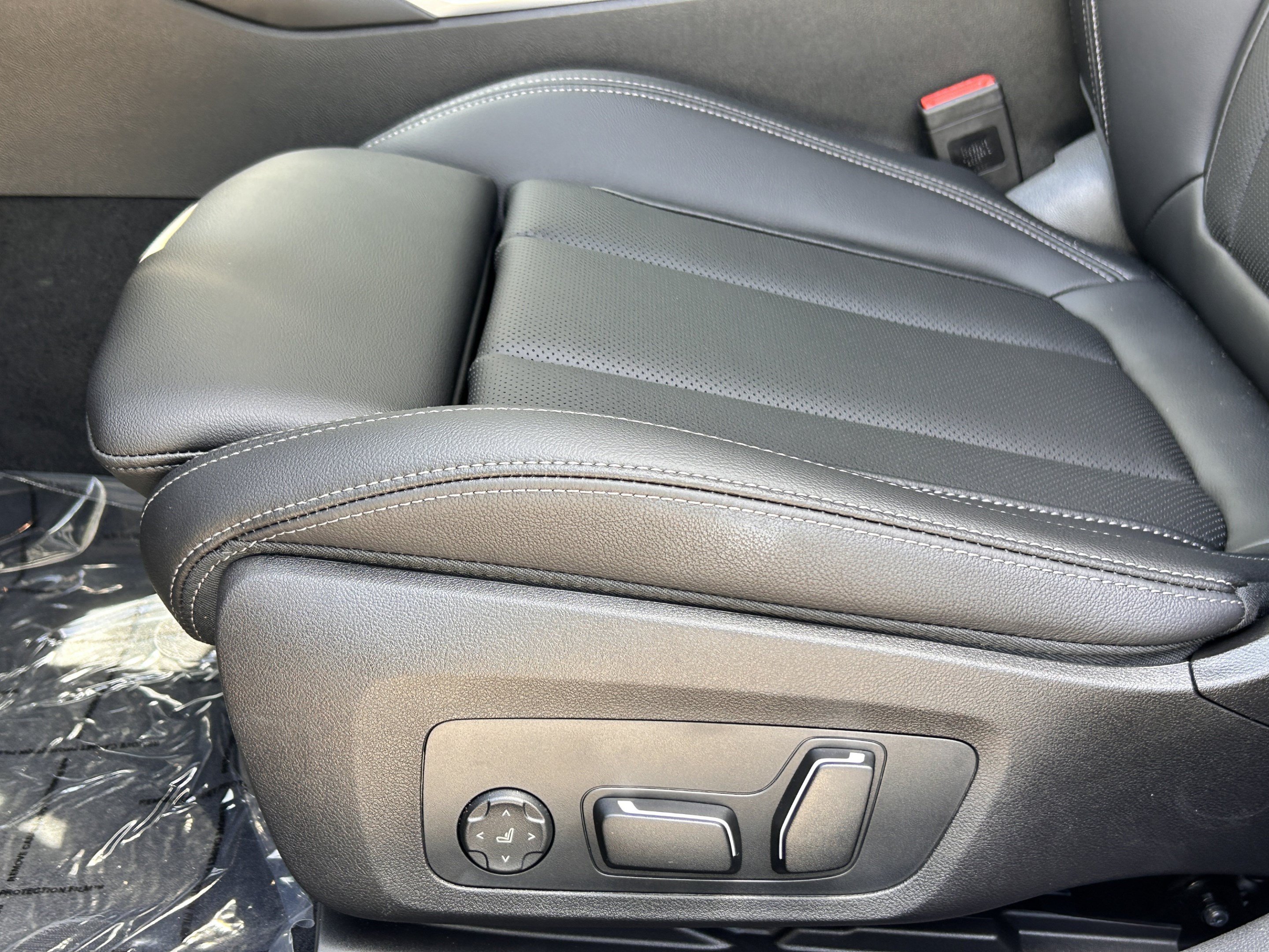 New 2026 BMW 330i Sedan w/ M Sport Package RWD image 23
