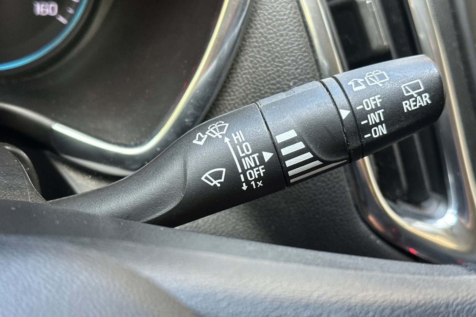 Used 2019 Chevrolet Equinox LT FWD image 36