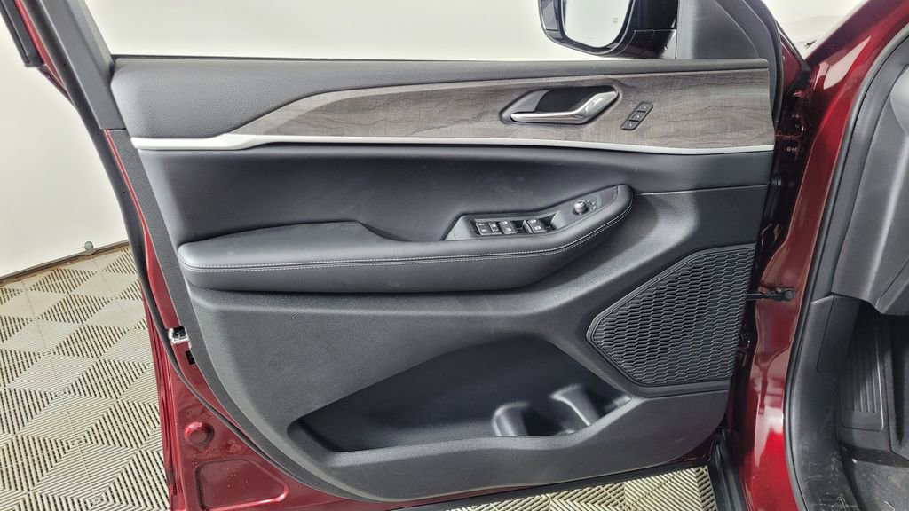 New 2025 Jeep Grand Cherokee Limited image 12