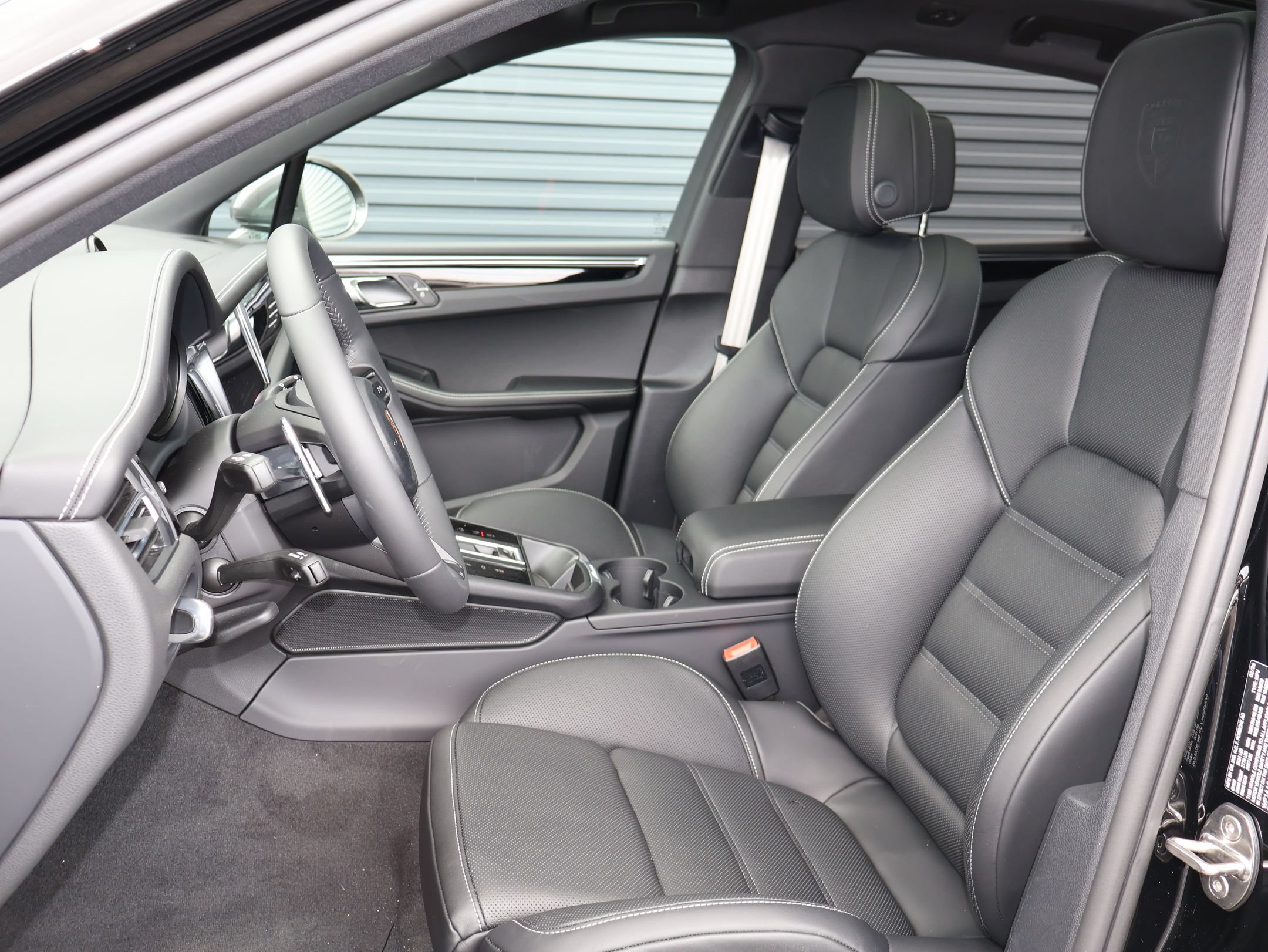 New 2026 Porsche Macan Turbo AWD/4WD image 5