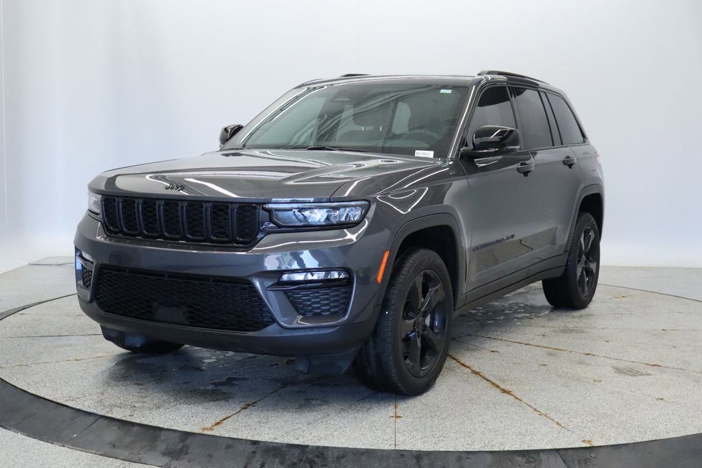 Used 2024 Jeep Grand Cherokee Limited w/ Black Appearance Package