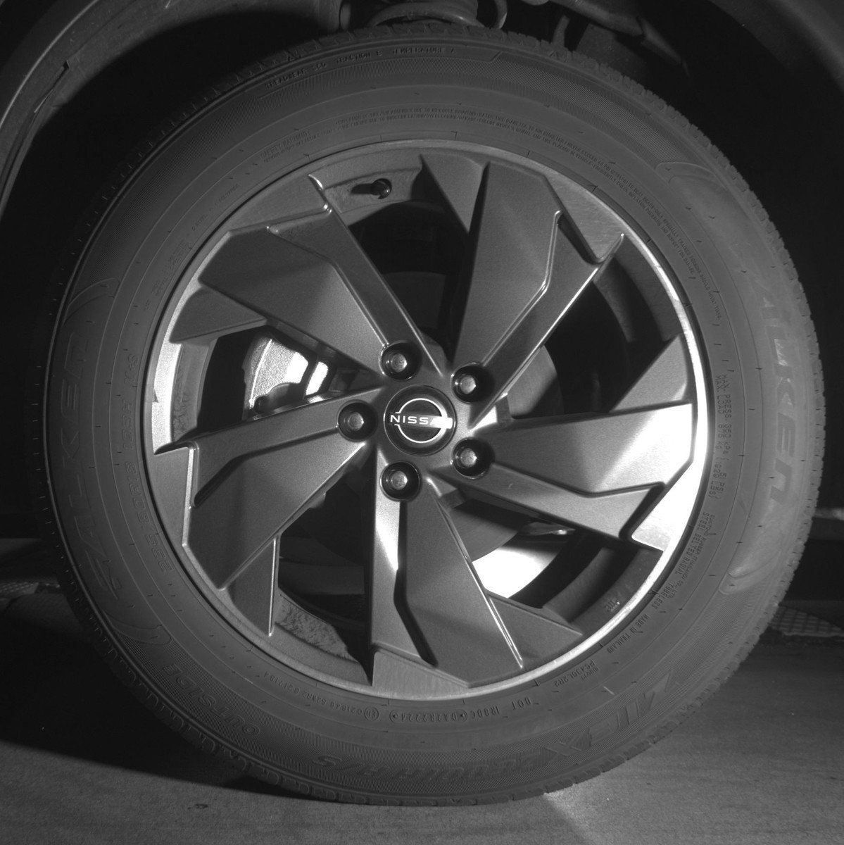Used 2025 Nissan Rogue SV FWD image 12
