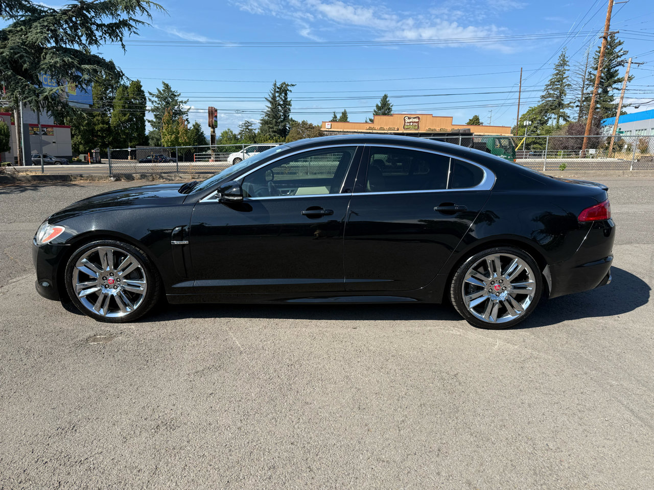 Used 2010 Jaguar XF R image 2