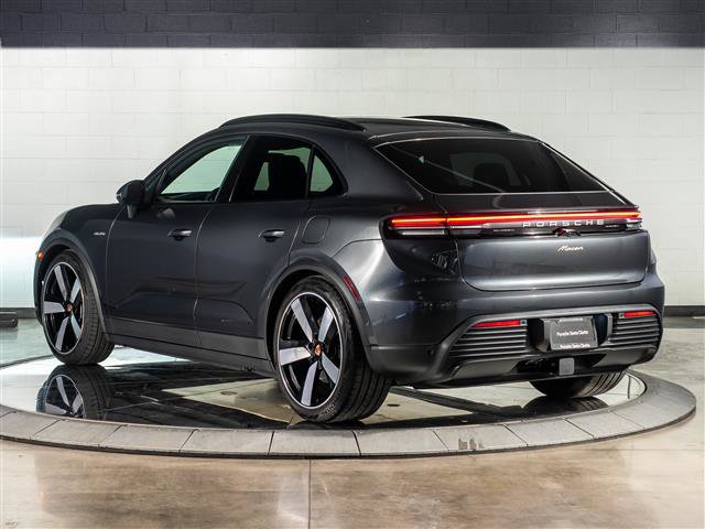 Used 2025 Porsche Macan Electric image 3