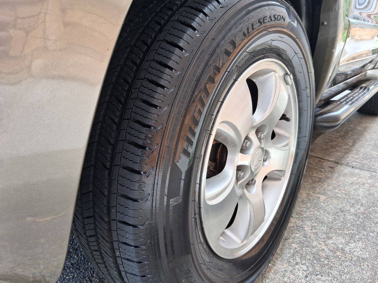 Used 2003 MAZDA Tribute LX FWD image 9
