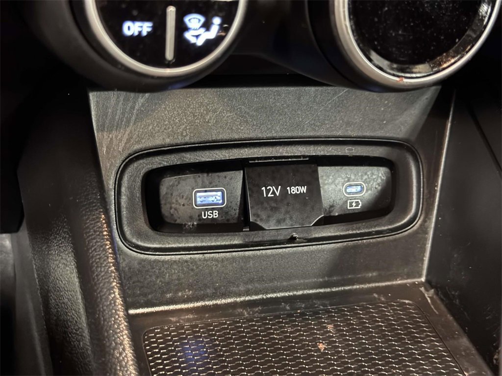 Used 2025 Hyundai Venue SEL image 26