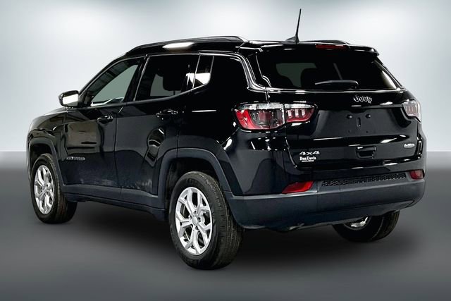 Used 2024 Jeep Compass Latitude AWD/4WD image 5