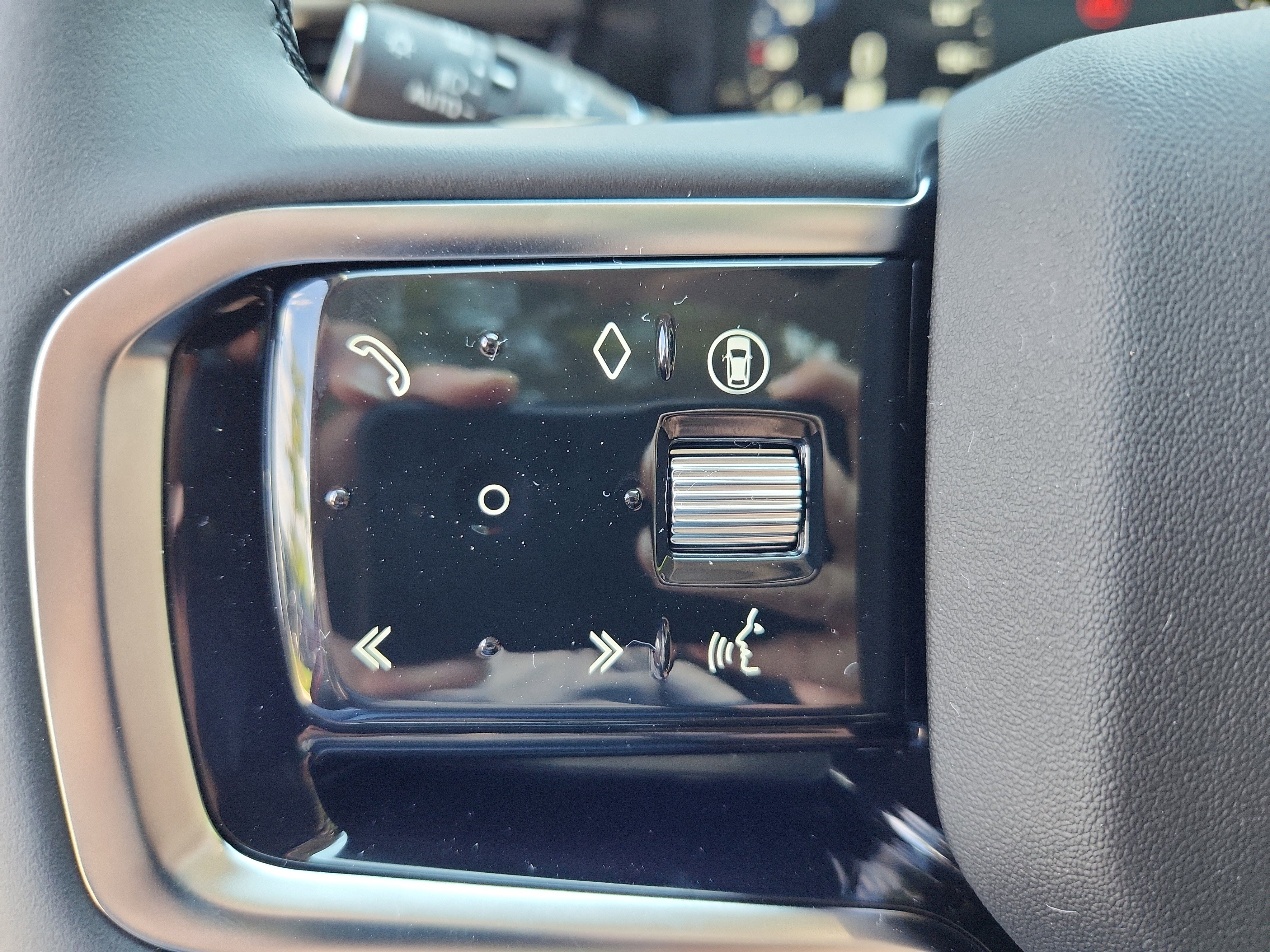 New 2025 Land Rover Discovery Sport S image 19