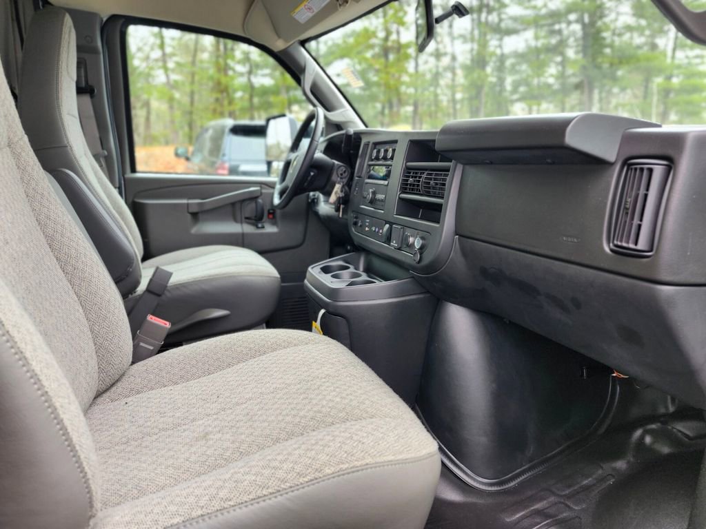 Used 2022 Chevrolet Express 3500 w/ Power Convenience Package image 9