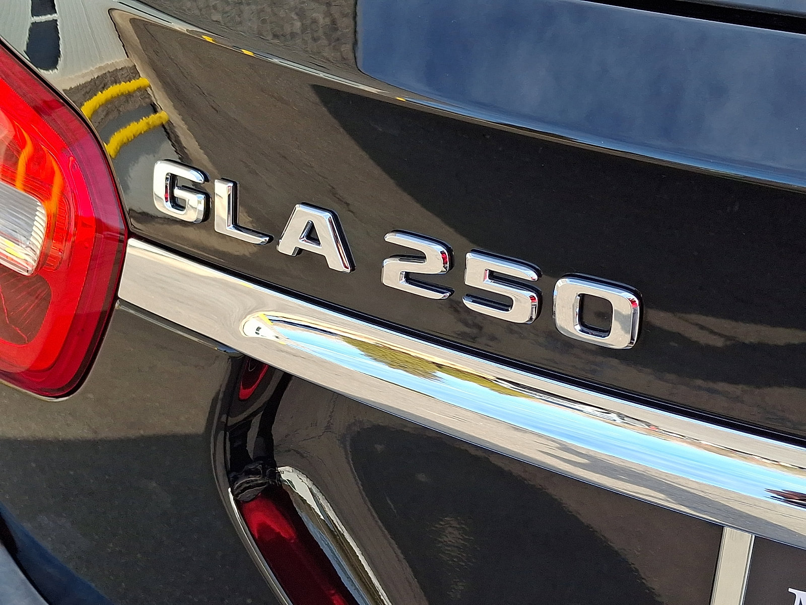 Certified 2019 Mercedes-Benz GLA 250 4MATIC image 34