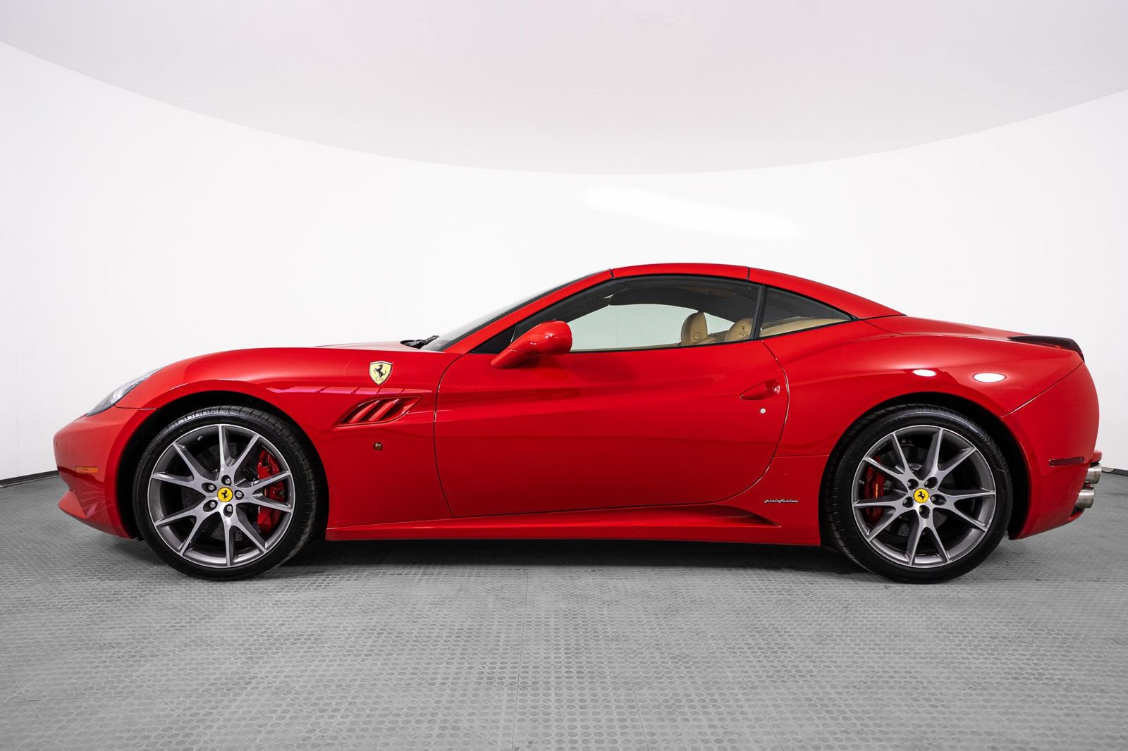 Certified 2012 Ferrari California RWD image 33