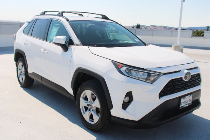 Used 2020 Toyota RAV4 XLE w/ Carpet Mat Package FWD image 2