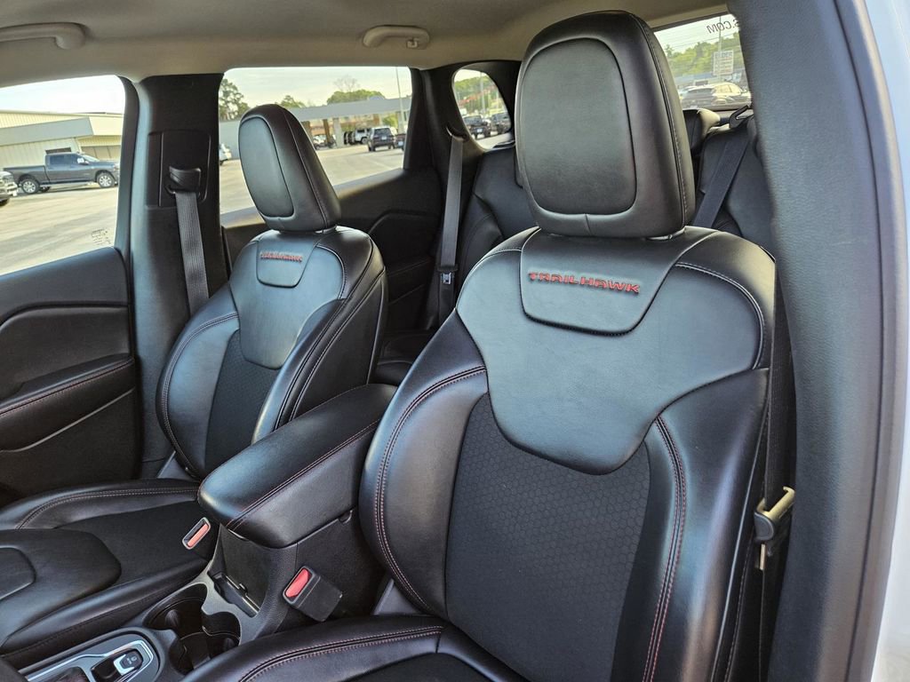 Used 2019 Jeep Cherokee Trailhawk w/ Comfort/Convenience Group image 13