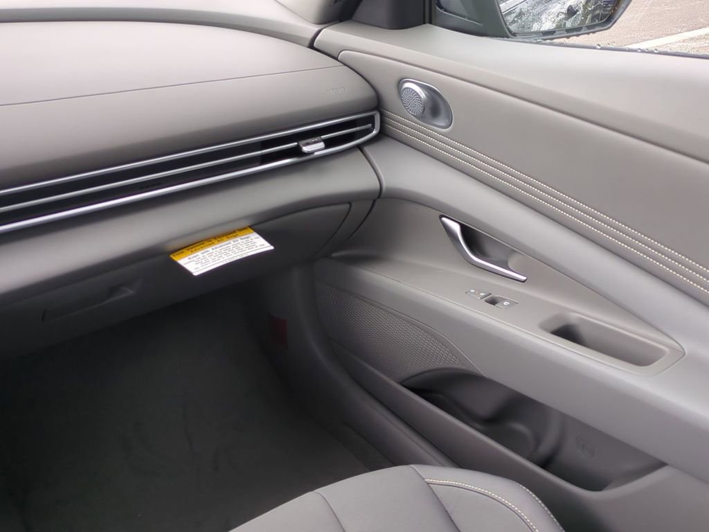New 2026 Hyundai Elantra SEL Sport image 18