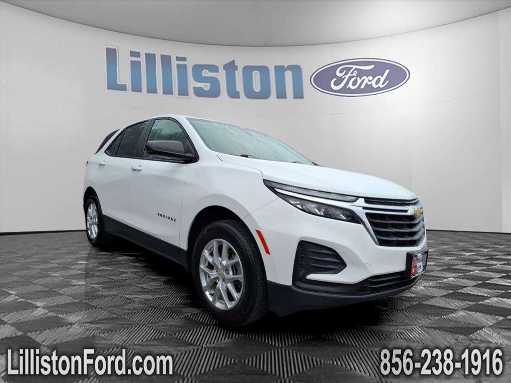 Used 2022 Chevrolet Equinox LS w/ LS Convenience Package image 1