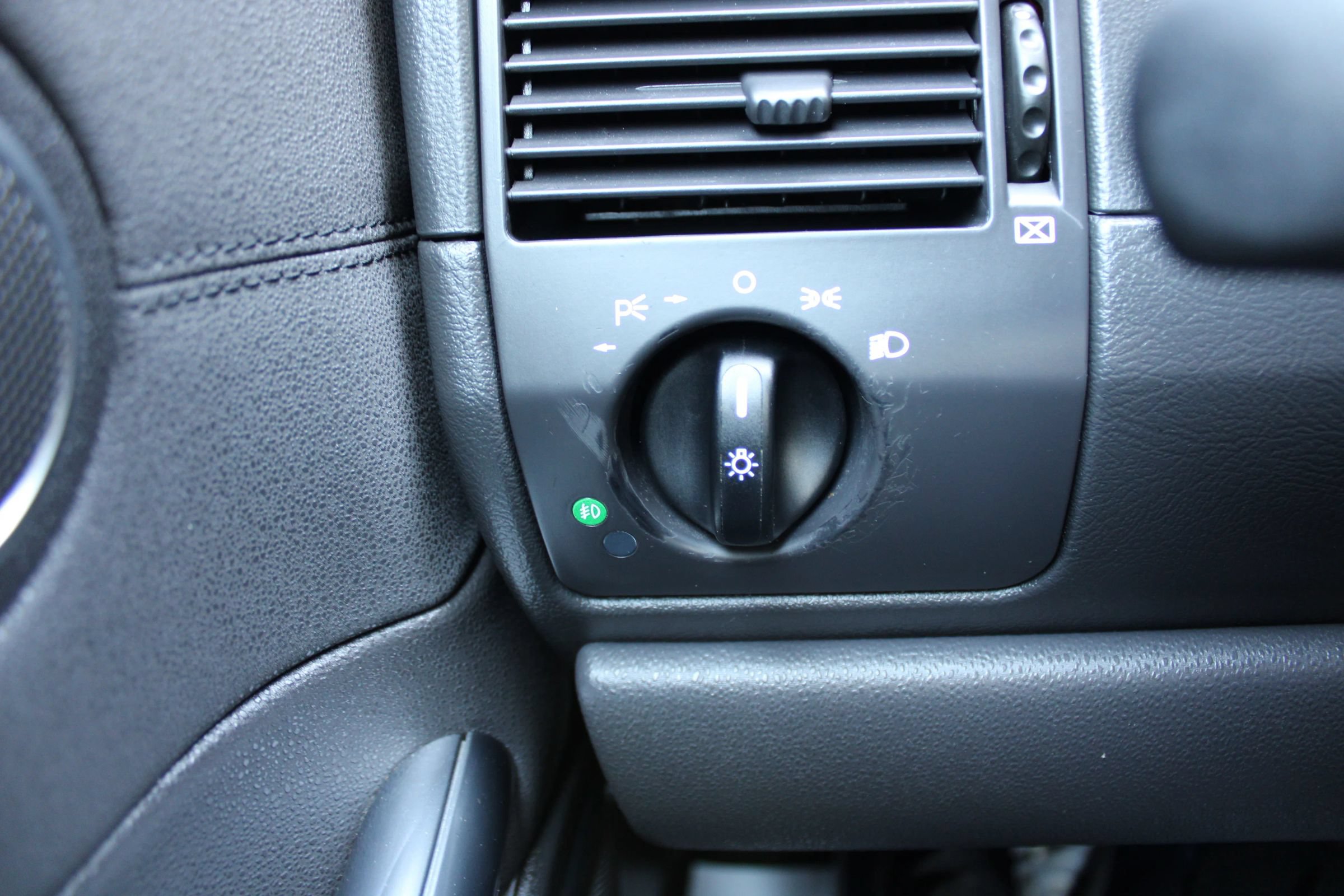 Used 2006 Chrysler Crossfire Limited RWD image 17
