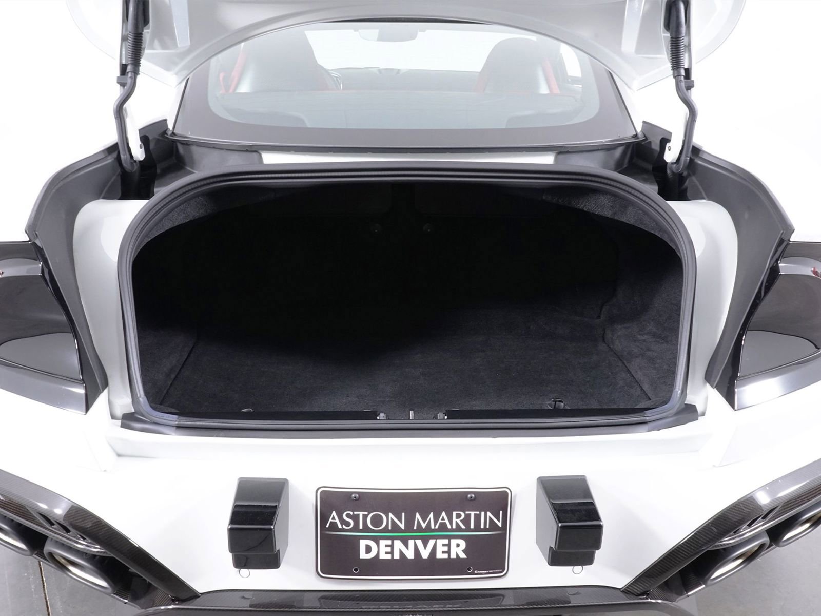 Used 2025 Aston Martin Vanquish image 18