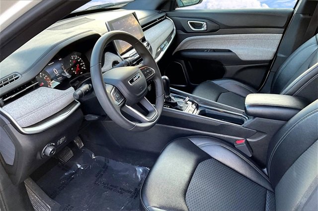 Used 2024 Jeep Compass Latitude image 15