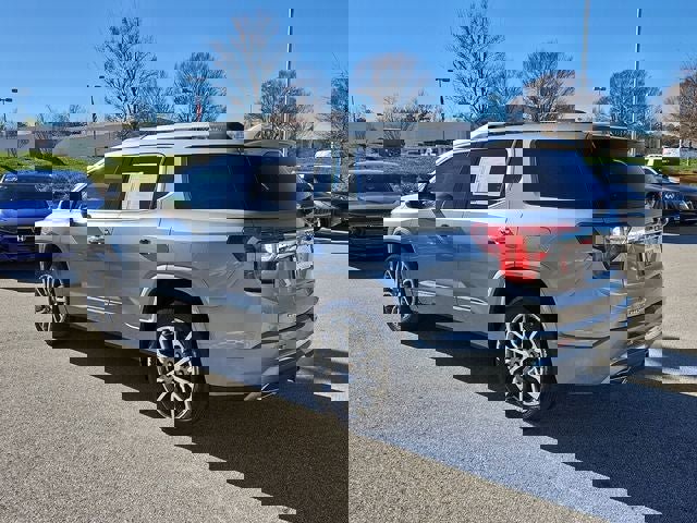 Used 2023 GMC Acadia Denali image 7