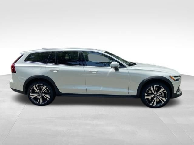 New 2026 Volvo V60 B5 Cross Country Plus w/ Protection Package Premier AWD/4WD image 8
