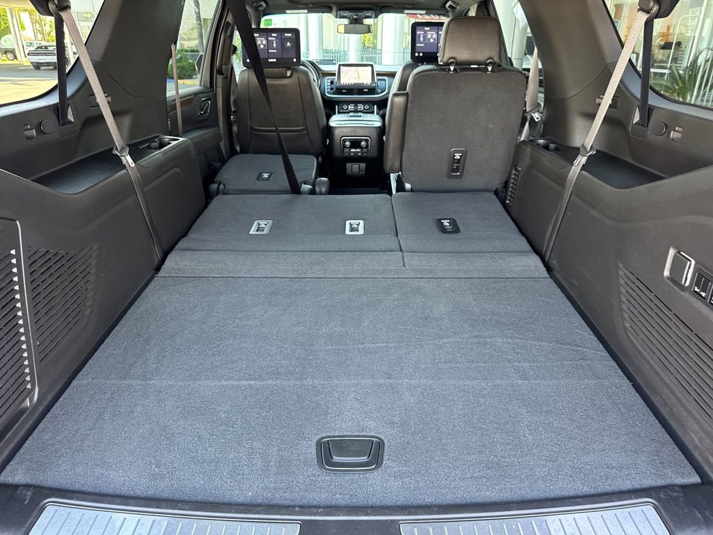 Used 2021 Chevrolet Suburban Premier image 18