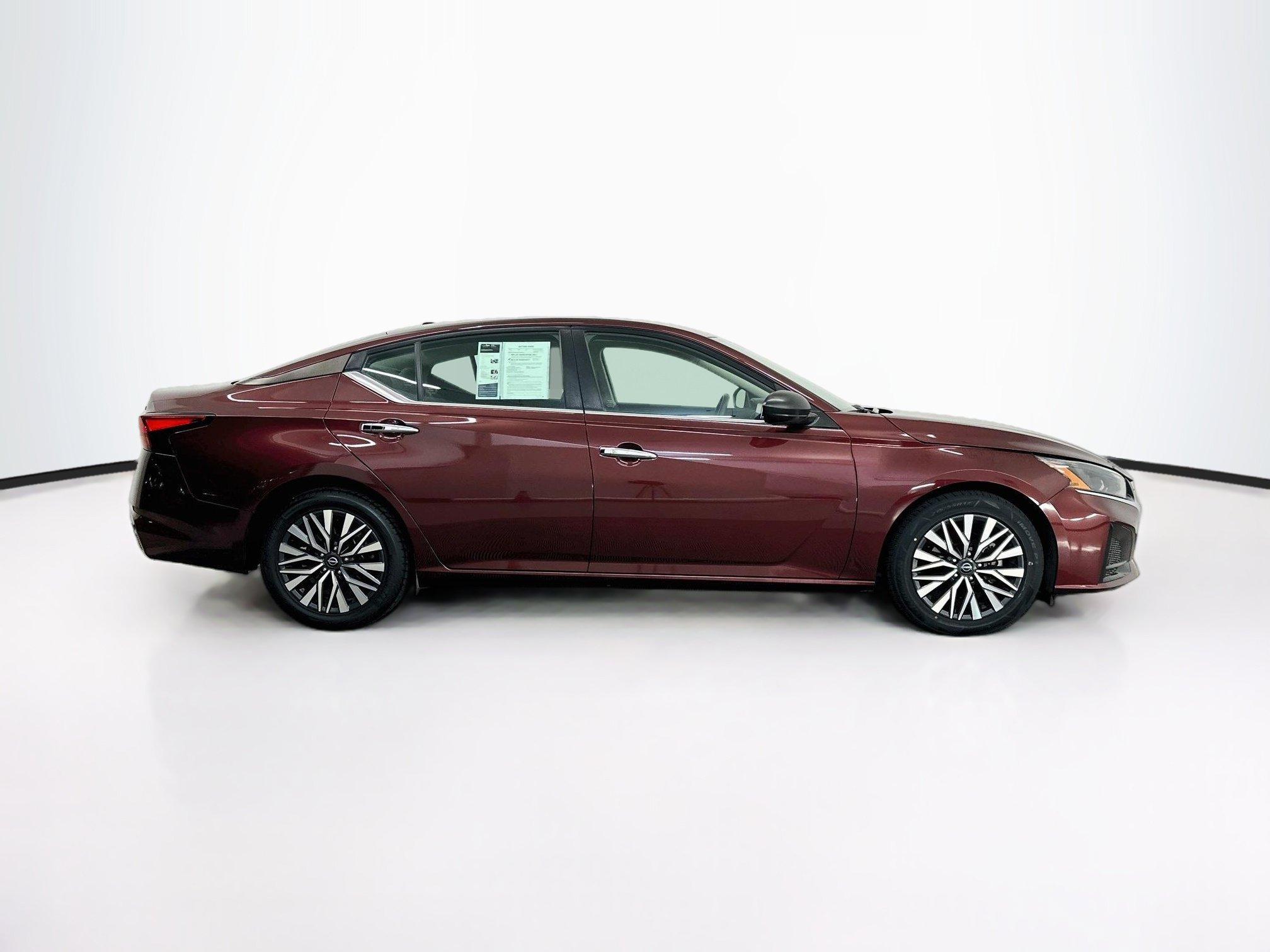 Used 2024 Nissan Altima 2.5 SV FWD image 10
