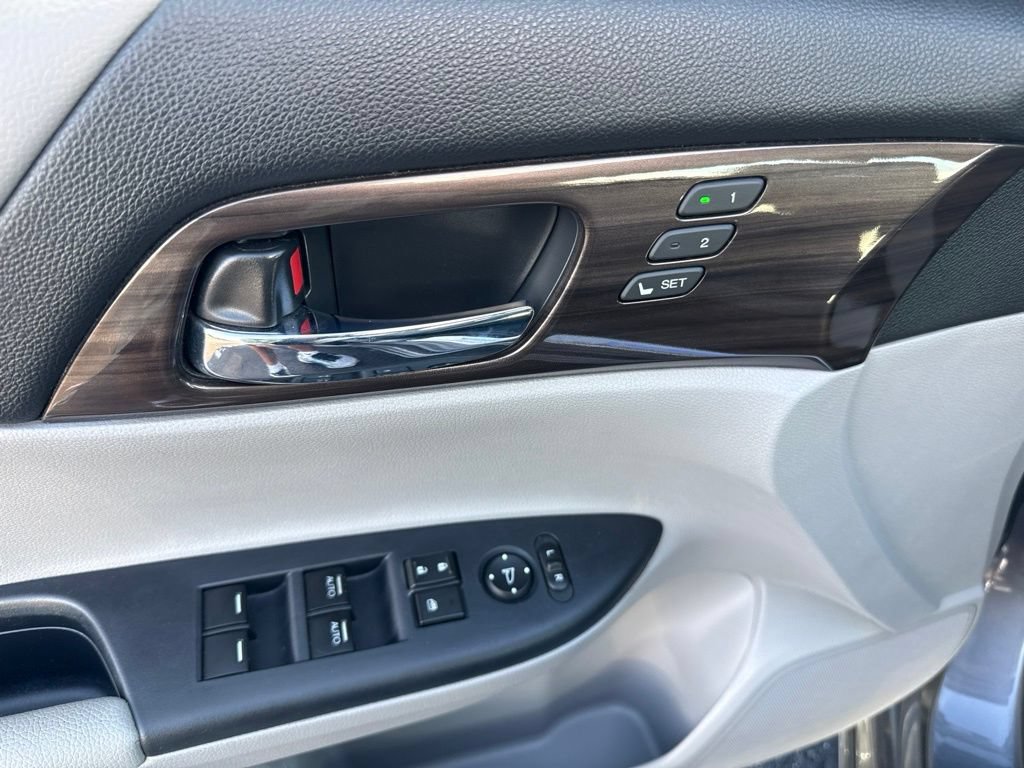 Used 2016 Honda Accord Touring image 17