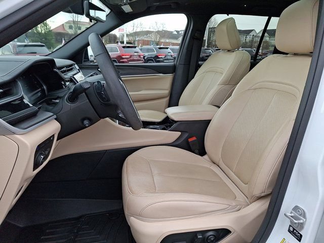 Certified 2022 Jeep Grand Cherokee Limited 4xe w/ Luxury Tech Group II AWD/4WD image 17